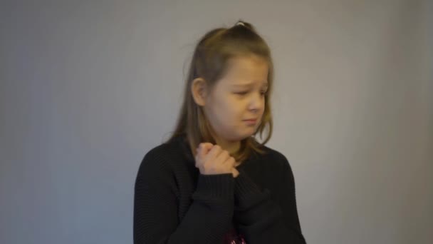 Young Caucasian Girl Regret Expression — Vídeo de stock