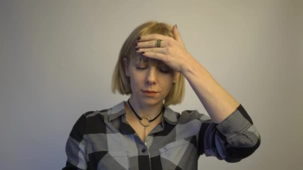 Young Attractive Woman Suffering Illness Headache Holding Her Head — Stock videók