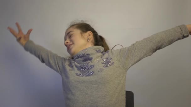 Little Preschool Girl Feeling Tired Sleepy Cover Mouth Hand — Stock video