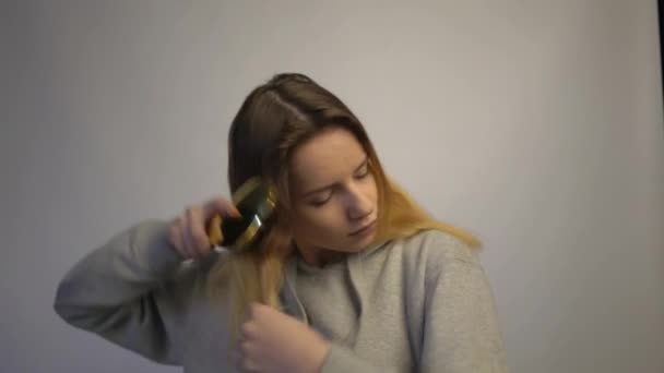 Girl Combing Hair Beautiful Young Woman Holding Comb Straightened Hair — Αρχείο Βίντεο
