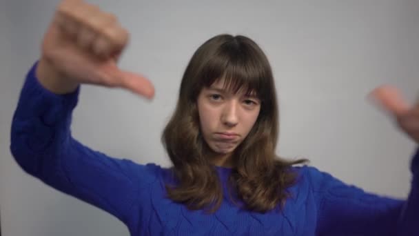 Portrait Attractive Grumpy Brown Haired Girl Showing Thumb — Stock videók