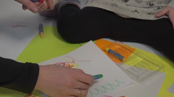 Little Girl Sitting Floor Painting Paint Brush — Vídeo de stock