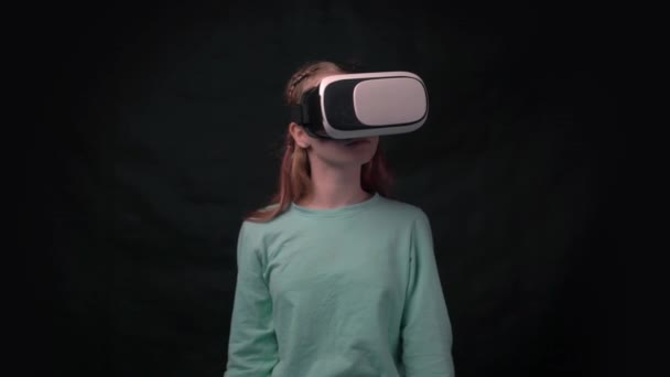 Child Using Gaming Gadget Virtual Reality — Stok video