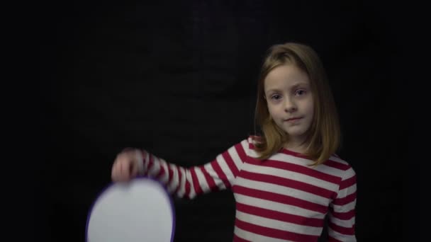 Beautiful Little Lady Hold White Empty Paper Cloud Smart School — Vídeo de Stock