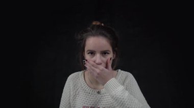 4k Scared young woman with her hand on her mouth