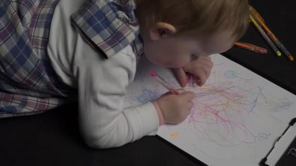 Pretty Little Girl Drawing Making Picture Sitting Floor Children Room — Αρχείο Βίντεο