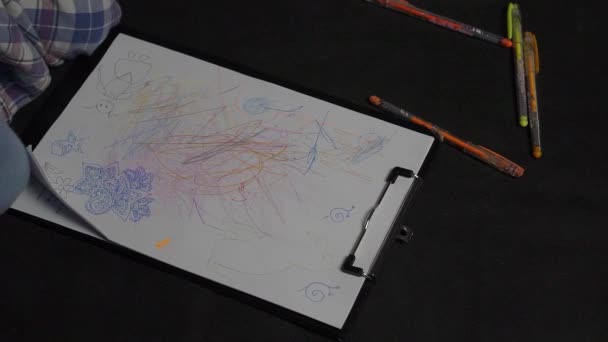 Child Sitting Floor Paints Markers Pencils — Vídeo de Stock