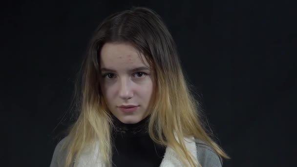 Teenager Girl Showing Stupid Gesture You Stupid — Vídeo de Stock