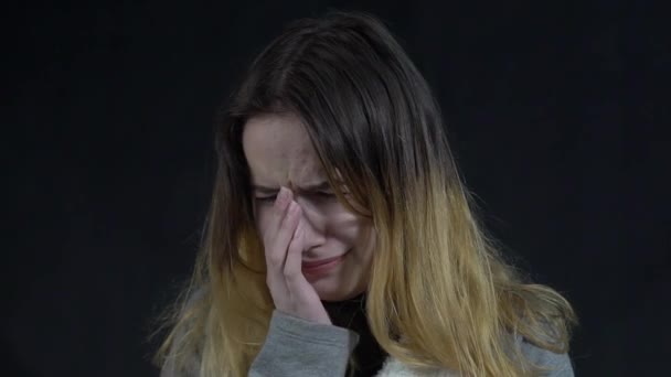 Crying Teen Girl Covers Her Mouth Her Hands — Αρχείο Βίντεο