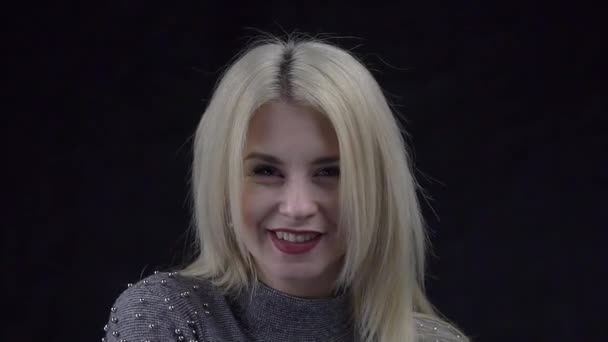 Close Portrait Blond Attractive Girl Flirting — Stock videók