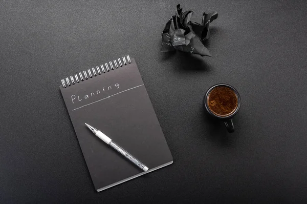 Budgetplanering. Planering och planering. Uppgifter och planer för framtiden. Starkt svart kaffe och planering. — Stockfoto
