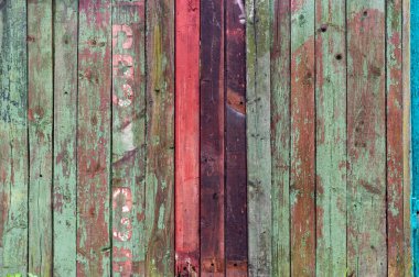 Farklı renklerde ahşap şeritlerin arkaplanı. Boyanmış ahşap arka plan. Çok renkli arkaplan.