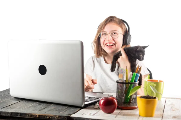 Girl Kitten Computer Teenager Black Cat Doing Homework Joyful Girl — Φωτογραφία Αρχείου