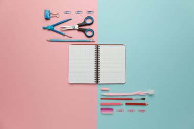 Okula geri dönmek - minimum tarz konsept. Tanıtım broşürü, indirimli satış..