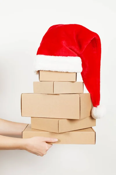 배경에 모자씌운 상자들이 있습니다 크리스마스 — 스톡 사진