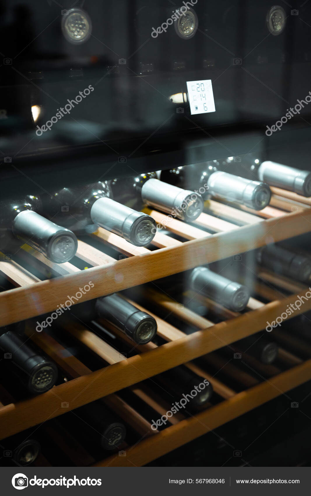 Nevera vinos fotos de stock, imágenes de Nevera vinos sin royalties
