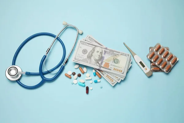 Φάρμακα Και Χρήματα Κόστος Της Θεραπείας Και Της Ιατρικής Ασφάλισης — Φωτογραφία Αρχείου