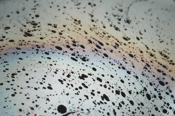 Renkli gökkuşağı sabun köpüğü, psikedelik arka plan. Soyut sıvı renkler ve doku.