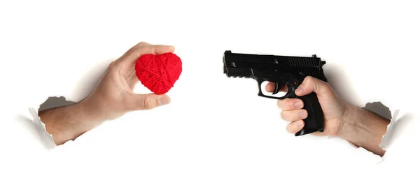 Gun Shoots Heart Quarrel Pair Lovers Conflict Man Woman — ストック写真