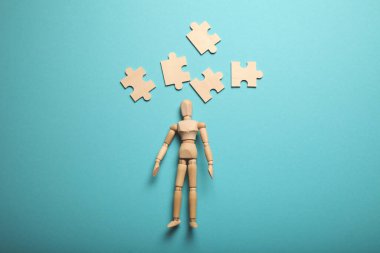 Mantıksal zorluklar, düşüncelerdeki kafa karışıklığı, tahta figürün başındaki bulmacalar..