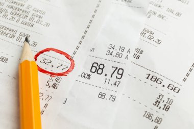 Kâğıt makbuzlarının çıktısını al. Finansal ödeme gideri.