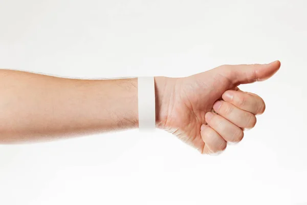 Mano Con Maqueta Pulsera Blanca Diseño Banda Muñeca Boleto Vacío —  Fotos de Stock