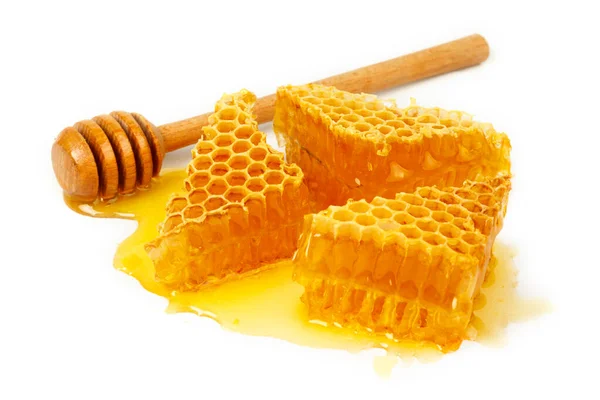 ミツバチは白い背景で孤立した蜂蜜と結合します 流れるような甘いデザート 健康と癒しの治療の一部 — ストック写真