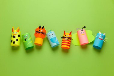 El yapımı kağıt, çok renkli hayvanlar. Çocukların yaratıcılığı.