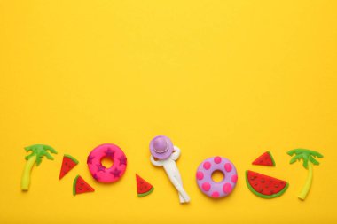 LILO, karpuz ve palmiye ağaçlarıyla yaz tatili konsepti. Tropikal gevşeme zevki.