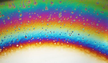 Renkli gökkuşağı sabun köpüğü, psikedelik arka plan. Soyut sıvı renkler ve doku.