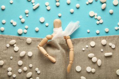 İnsan figüründe boğaz ağrısı. Boyun rahatsızlığı ve rahatsızlığı.