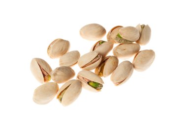 Beyaz arka planda tuzlu şam fıstığı. Sağlıklı çerez.