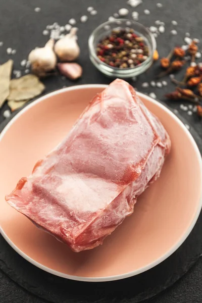 Frozen Piece Raw Meat Plate Black Table Rime Product Thawing — Stock Photo, Image
