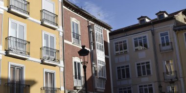 Burgos, İspanya 'da evler ve apartman blokları.