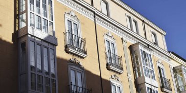 Burgos, İspanya 'da evler ve apartman blokları.