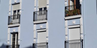 Burgos, İspanya 'da evler ve apartman blokları.