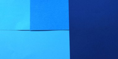 Mavi karton ve kesiklerin arkaplanı.