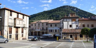 Oa, Burgos 'taki sokakların ve evlerin panoramik manzarası.