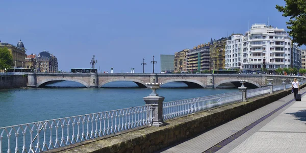 Kilátás San Sebastian Torkolatára Spanyolország Híddal — Stock Fotó