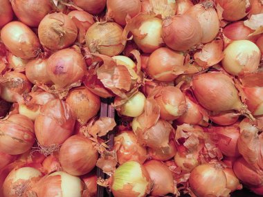 Manavda biriken soğanlar..