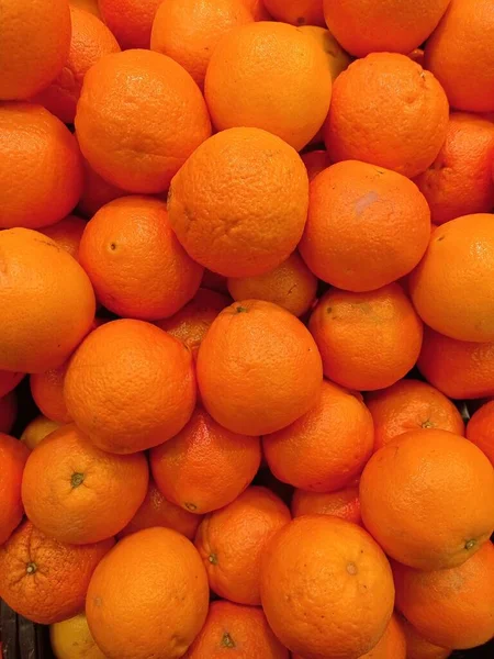 Tło Ułożonych Pomarańczy Warzywniaka — Zdjęcie stockowe