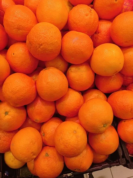 Contexte Des Oranges Empilées Marchand Légumes — Photo