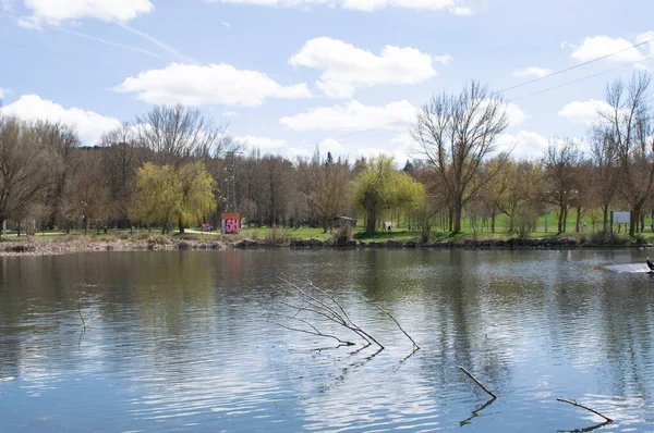 Landskap Sjö Och Flod Våren — Stockfoto