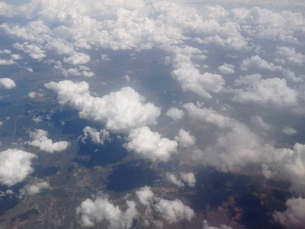 Dağ Manzarası Bulutlu Havadan Görünüyor — Stok fotoğraf