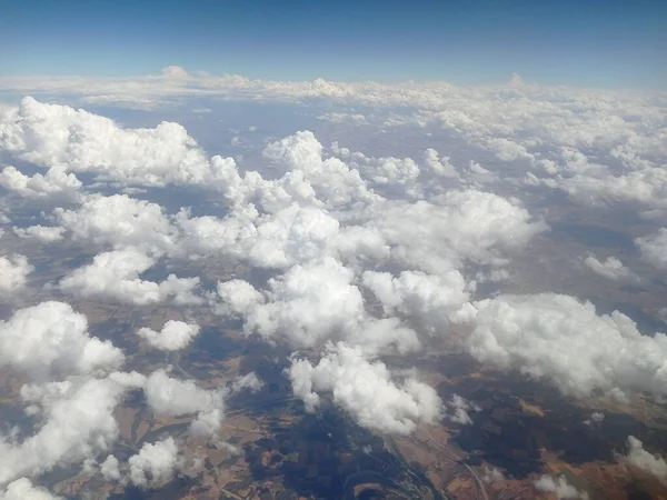 带云彩的空中山景 — 图库照片