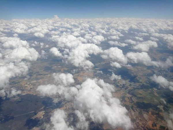 带云彩的空中山景 — 图库照片