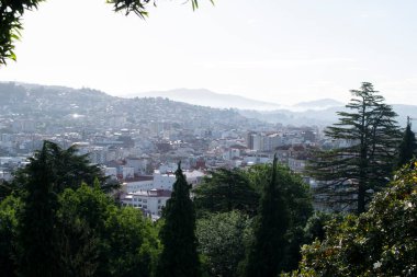 Vigo 'nun panoramik manzarası, Galiçya yazın.