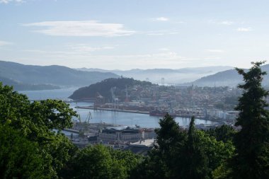 Vigo 'nun panoramik manzarası, Galiçya yazın.