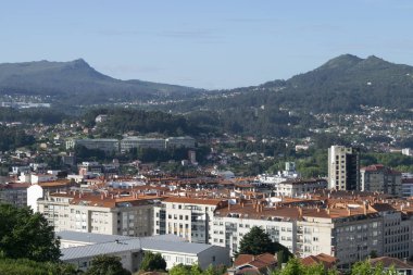 Vigo 'nun panoramik manzarası, Galiçya yazın.