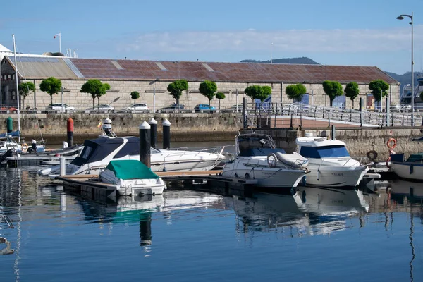 Marina Med Segelbåtar Och Motorbåtar — Stockfoto